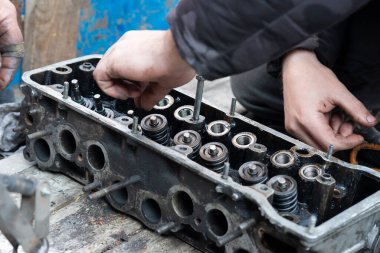 Tamirci tamir etti. Motor tamiri.