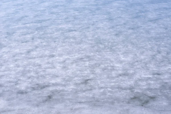 Buzun doğal dokusu, arka plan olarak donmuş göl..