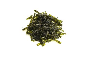 Beyaz arka planda izole edilmiş lezzetli yosun.. 