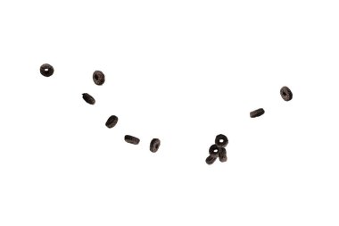 Çikolata halkaları gevrekleri bir kaseye dökülür. Kahvaltıda. Beyaz bir arkaplanda izole edilmiş. 