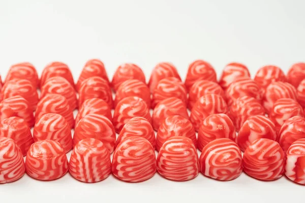 Czerwone Okrągłe Smaczne Gumowe Cukierki Lolowane Białym Tle — Zdjęcie stockowe