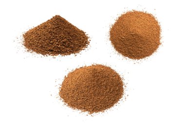 Beyaz bir arka plan üzerinde izole hazır kahve.