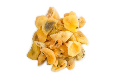 Kurumuş tutku meyvesi beyaz arka planda izole edilmiş. Üst görünüm. 