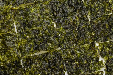 Beyaz arka planda izole edilmiş lezzetli yosun.. 