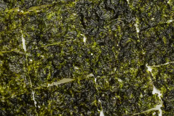 Beyaz arka planda izole edilmiş lezzetli yosun.. 