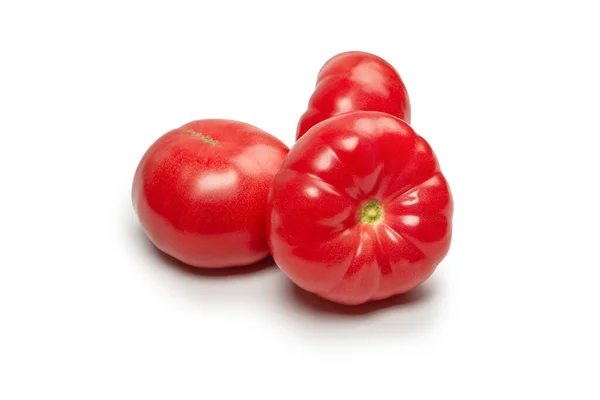 白を基調とした赤いフレッシュトマト — ストック写真