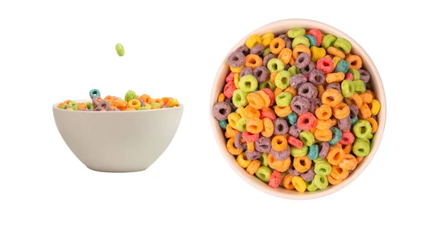 Anéis Coloridos Cereal Derramar Uma Tigela Pequeno Almoço Isolado Sobre — Fotografia de Stock