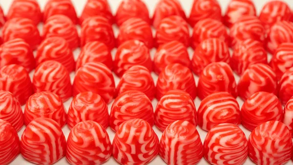 Красные Круглые Вкусные Желейные Конфеты Белом Фоне — стоковое фото