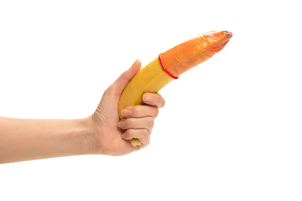 Frau Legte Kondom Auf Eine Banane Isoliert Auf Weißem Hintergrund — Stockfoto