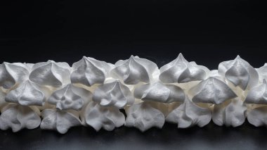 Beyaz lezzetli krema, ev yapımı tatlı. Üst görünüm. 