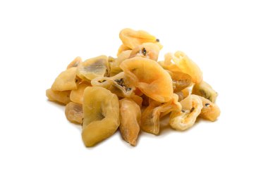 Kurumuş tutku meyvesi beyaz arka planda izole edilmiş. Üst görünüm. 