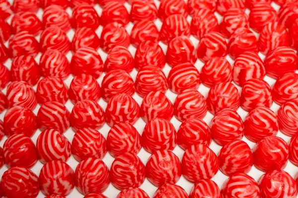 Arka Plan Olarak Kırmızı Yuvarlak Lezzetli Şekerleme Üst Görünüm — Stok fotoğraf