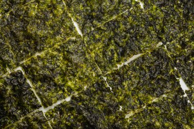 Beyaz arka planda izole edilmiş lezzetli yosun.. 