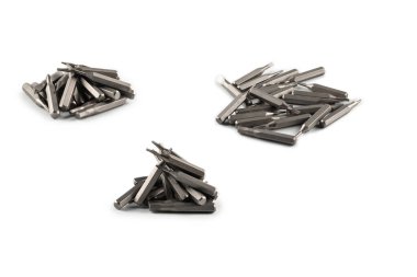 Bir grup Phillips tornavida parçasının beyaz arka plan ipuçlarında izole edilmiş. Üst görünüm. 