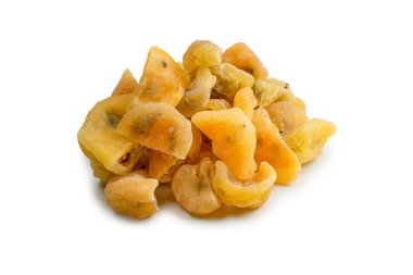 Kurumuş tutku meyvesi beyaz arka planda izole edilmiş. Üst görünüm. 