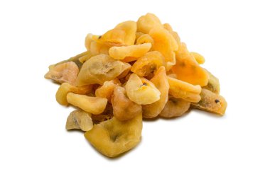 Kurumuş tutku meyvesi beyaz arka planda izole edilmiş. Üst görünüm. 