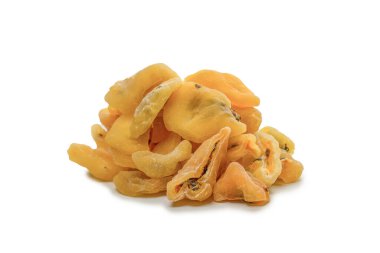 Kurumuş tutku meyvesi beyaz arka planda izole edilmiş. Üst görünüm. 