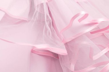 Gelinlik ayrıntıları. Pembe gelinlik yaklaş. 
