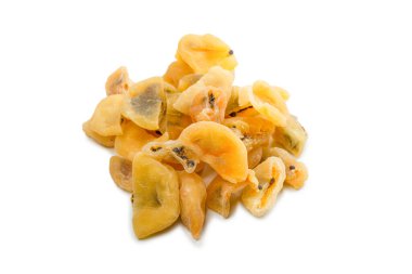 Kurumuş tutku meyvesi beyaz arka planda izole edilmiş. Üst görünüm. 