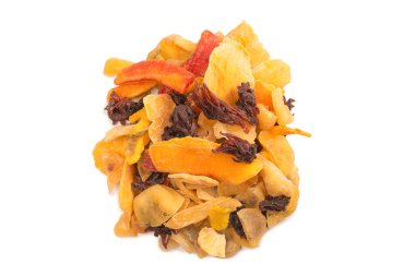 Kurutulmuş egzotik meyve, mango, ananas dilimleri, tutku meyvesi, papaya karışımı. Vejetaryen tatlı..  