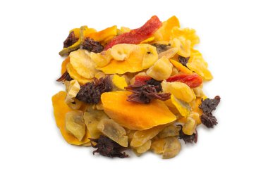 Kurutulmuş egzotik meyve, mango, ananas dilimleri, tutku meyvesi, papaya karışımı. Vejetaryen tatlı..  