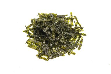 Beyaz arka planda izole edilmiş lezzetli yosun.. 