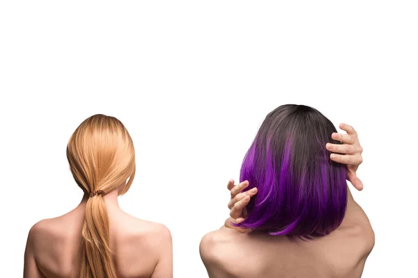 女性の背中 白い背景に紫色の髪の孤立した美しい女性 — ストック写真
