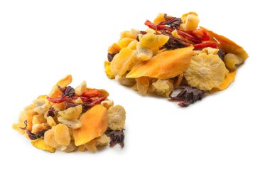 Kurutulmuş egzotik meyve, mango, ananas dilimleri, tutku meyvesi, papaya karışımı. Vejetaryen tatlı..  