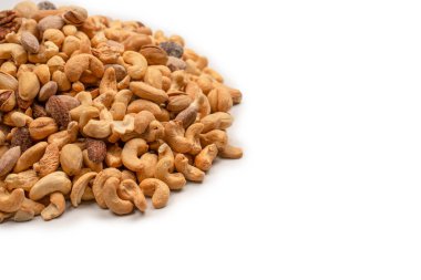 Lezzetli tuzlu fındık karışımı. Bir grup badem, fıstık, ceviz, macadamia, kaju..