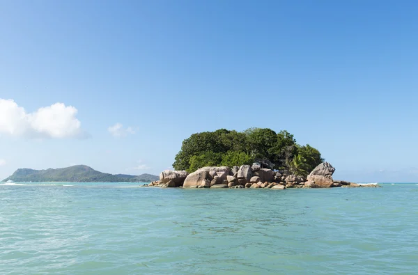 Kleine prachtige eiland in Seychellen — Stockfoto