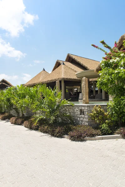 Hotel na tropické pláži, la digue, Seychely — Stock fotografie