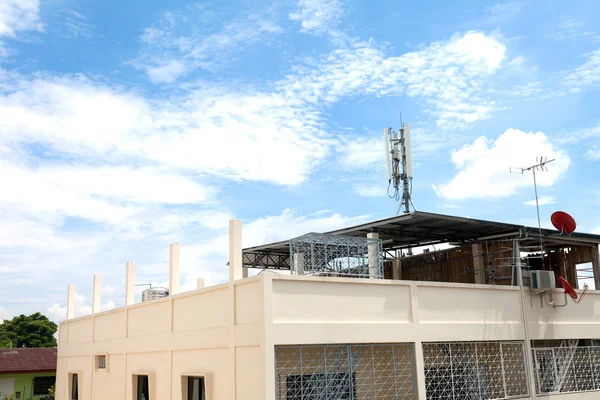 Techo con muchos tipos de antena Fotos de stock libres de derechos