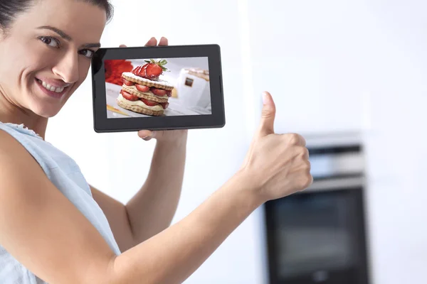 Vrouw met tabletpc — Stockfoto