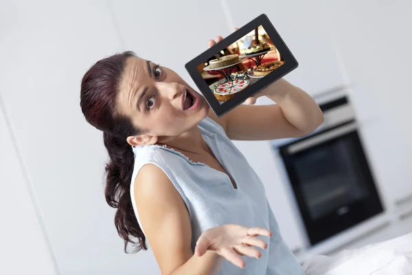 Woman with tablet PC — Stock Photo, Image