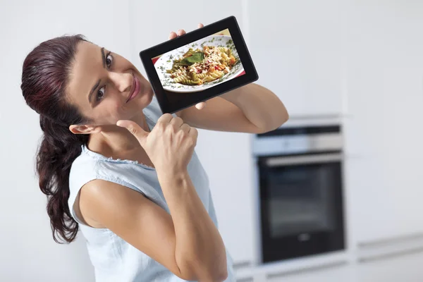 Donna con tablet pc — Foto Stock