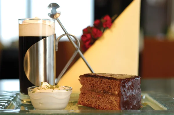 Chocalate cake en koffie crème — Stockfoto