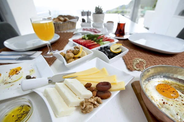 Rico y delicioso desayuno turco — Foto de Stock