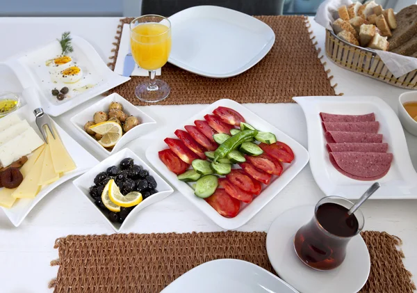 Obfite i smaczne śniadanie tureckie — Zdjęcie stockowe