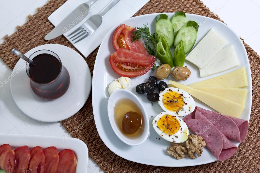https://st.depositphotos.com/1535749/3501/i/950/depositphotos_35018061-stock-photo-rich-and-delicious-turkish-breakfast.jpg