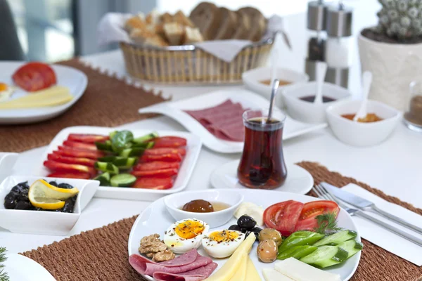 Pequeno-almoço turco rico e delicioso — Fotografia de Stock