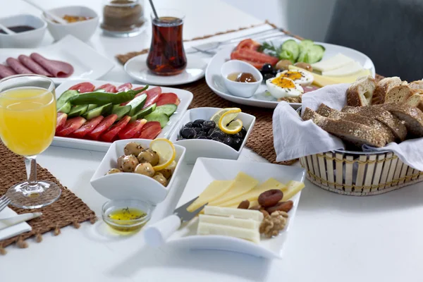 Rijke en heerlijk Turks ontbijt — Stockfoto