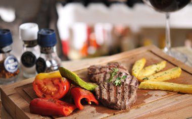 Barbekü Izgara biftek, köfte ve tavuk