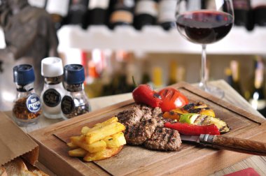 Barbekü Izgara biftek, köfte ve tavuk