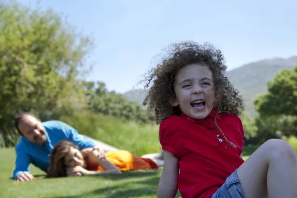 Familjen på park — Stockfoto