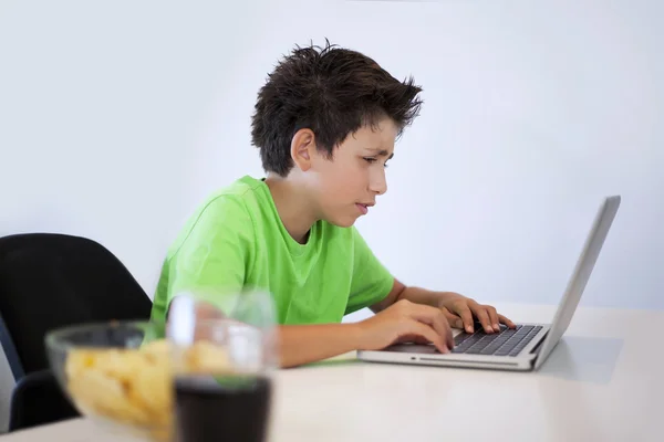 Menino de computador — Fotografia de Stock