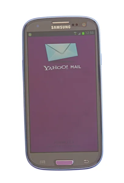 Yahoo mail op mobiele telefoon — Stockfoto