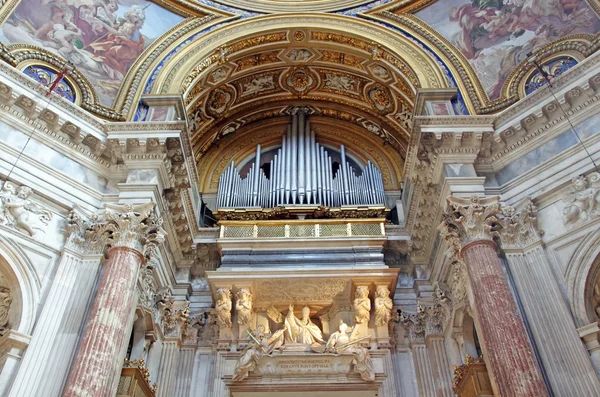 Órgano de la iglesia católica — Foto de Stock