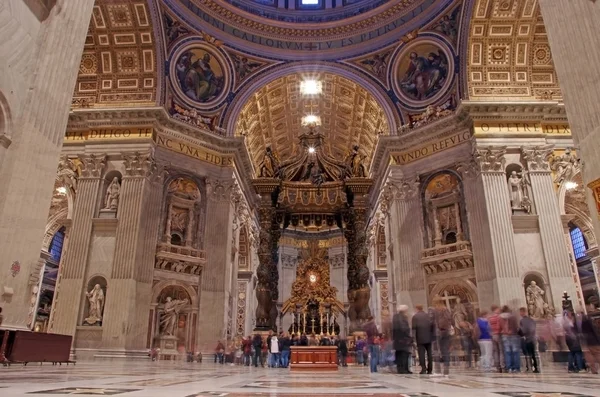 Dentro de la Basílica de San Pedro — Foto de Stock