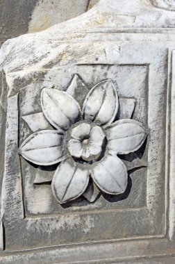 Roma heykel, çiçek