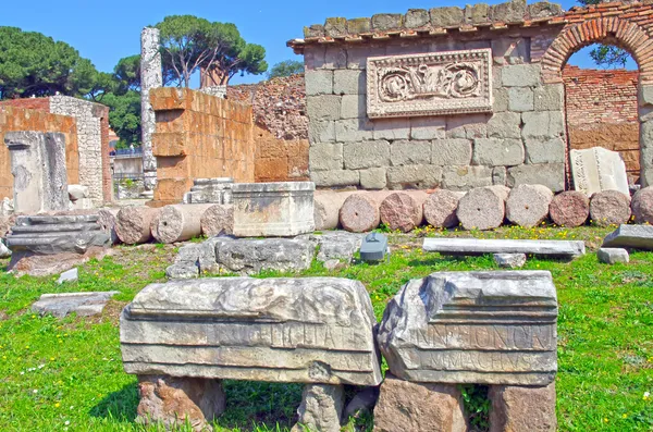 Romerska ruiner — Stockfoto